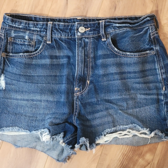 American Eagle Outfitters Pants - Women's AE shorts Size 10